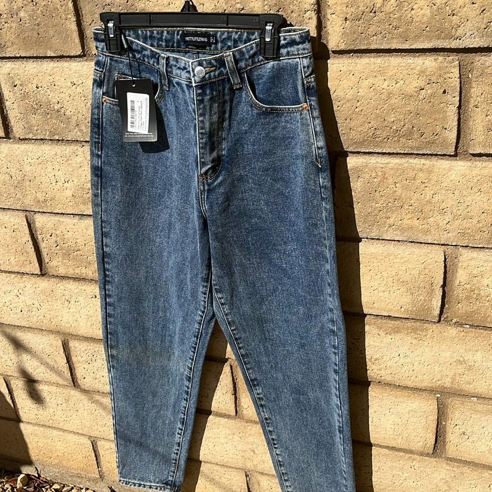 PrettyLittleThing Blue High Rise Jeans - Picture 2 of 9